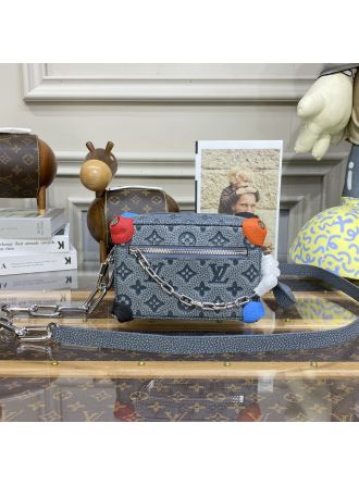 #M81606 Louis Vuitton The House’s emblematic Monogram Mini Soft Trunk Bag-Gray